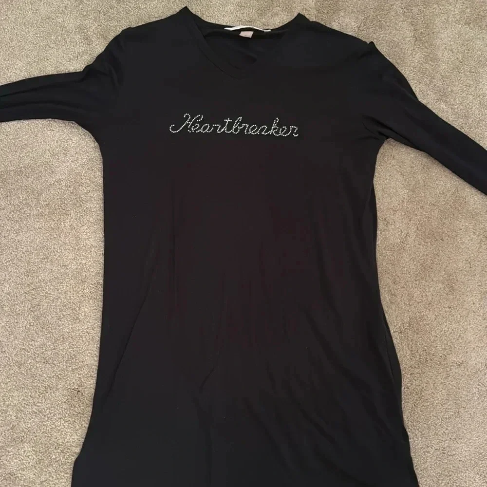 VICTORIA SECRET INTIMATES  LONG SLEEVE RHINESTONE NIGHT SHIRT HEARTBREAKER SMALL